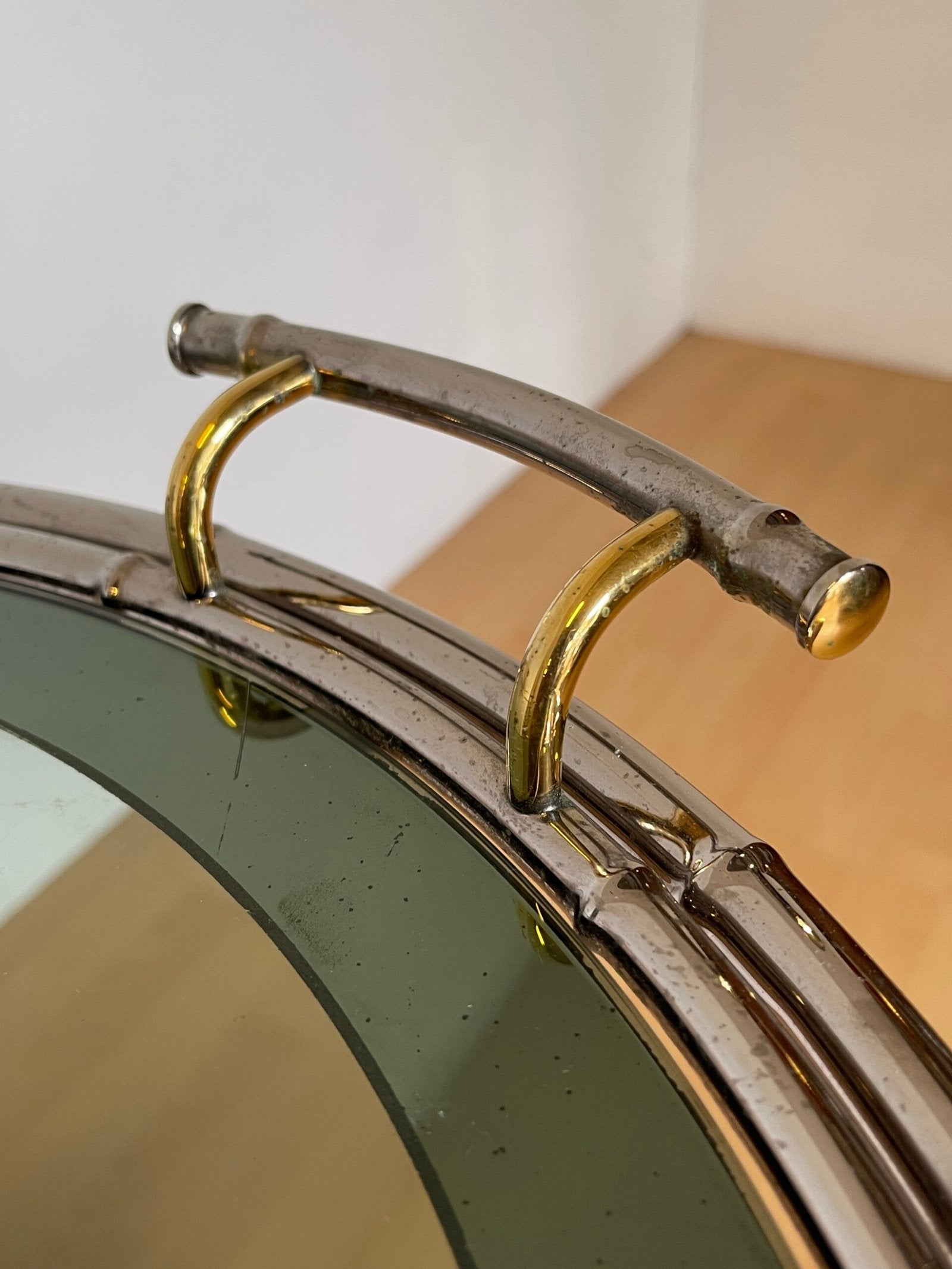 Carrello bar vintage in metallo ottonato e vetro fumé, Italia, anni '70