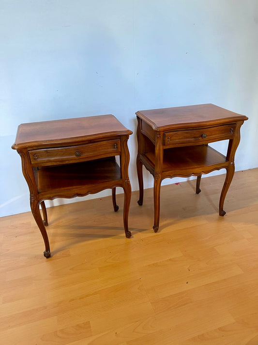 Coppia di comodini vintage in legno massello - stile classico