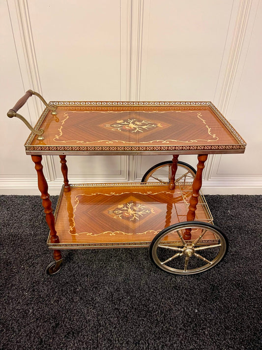 Carrello Regency in legno intarsiato con ruote in ottone, Italia, anni 70