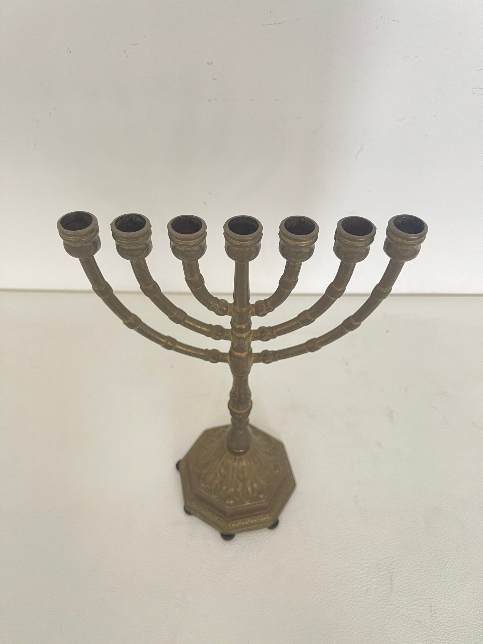 Candelabro a 7 Bracci in Ottone - Stile Classico e Raffinato