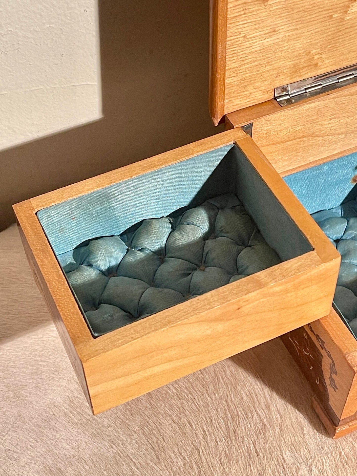 Scrigno delle Meraviglie in Legno Intarsiato anni '90