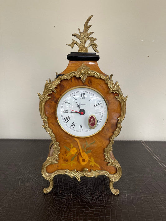 orologio da tavolo in stile classico con Pendolo e dettagli Dorati - Eleganza Senza Tempo