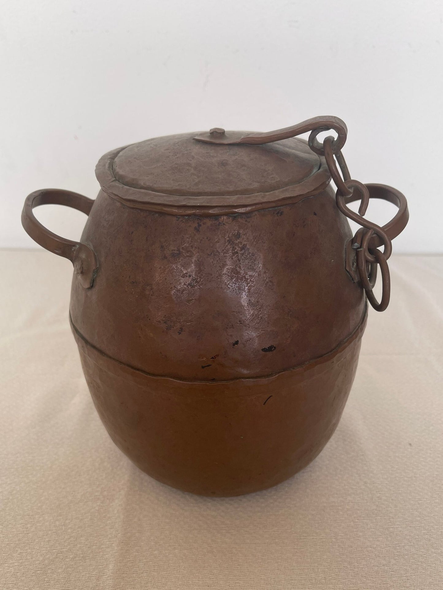 Pentolone / Contenitore Antico in Rame Battuto con Coperchio