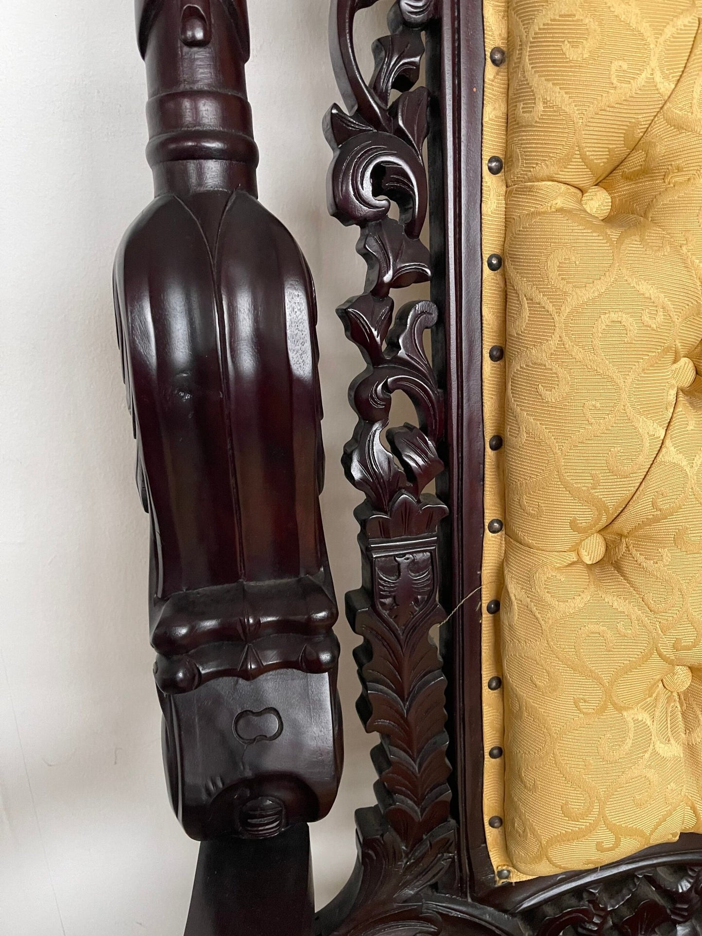 Imponente Trono “Leone Gotico”