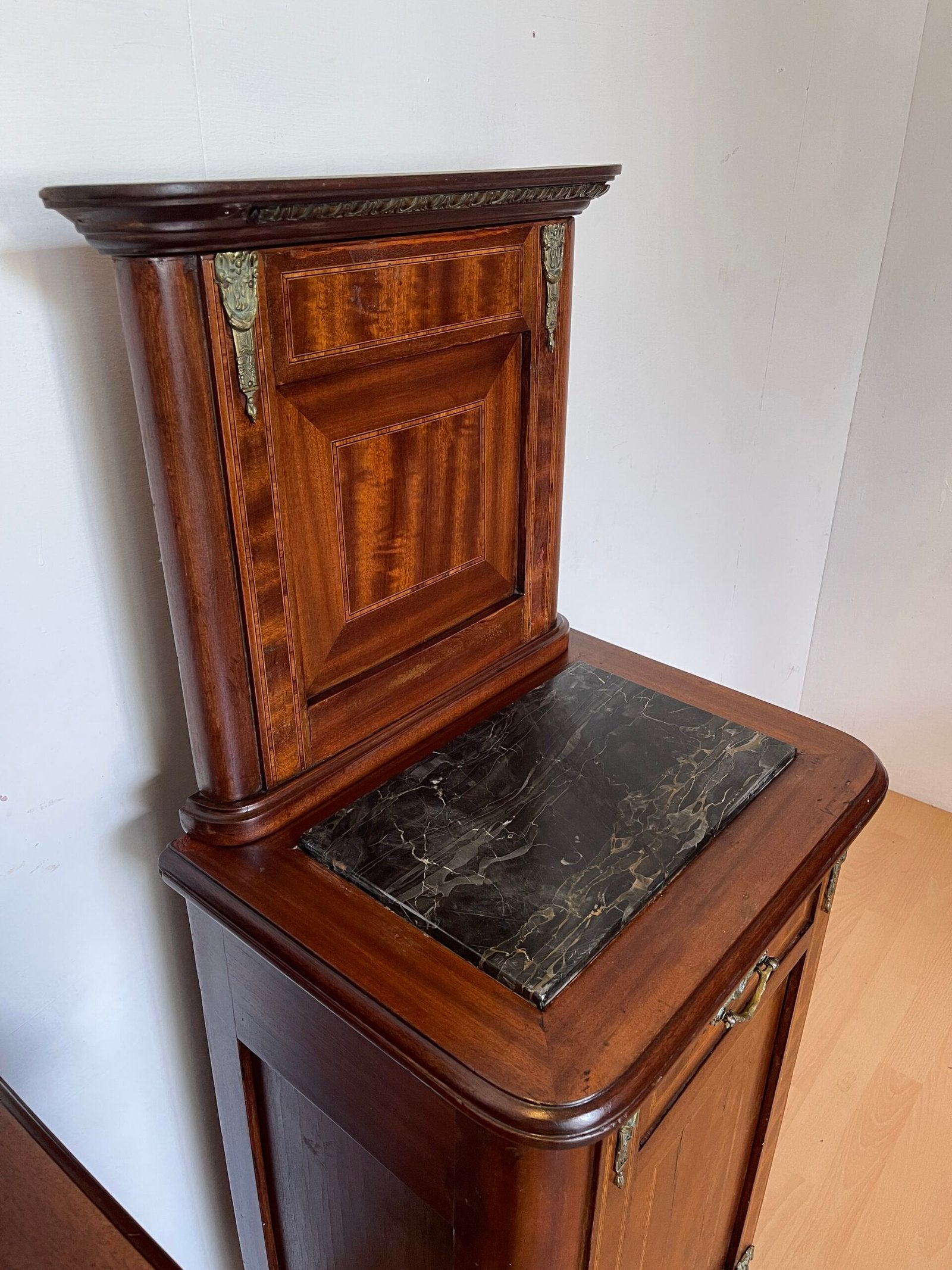 Coppia di comodini italiani in stile impero, anni 50