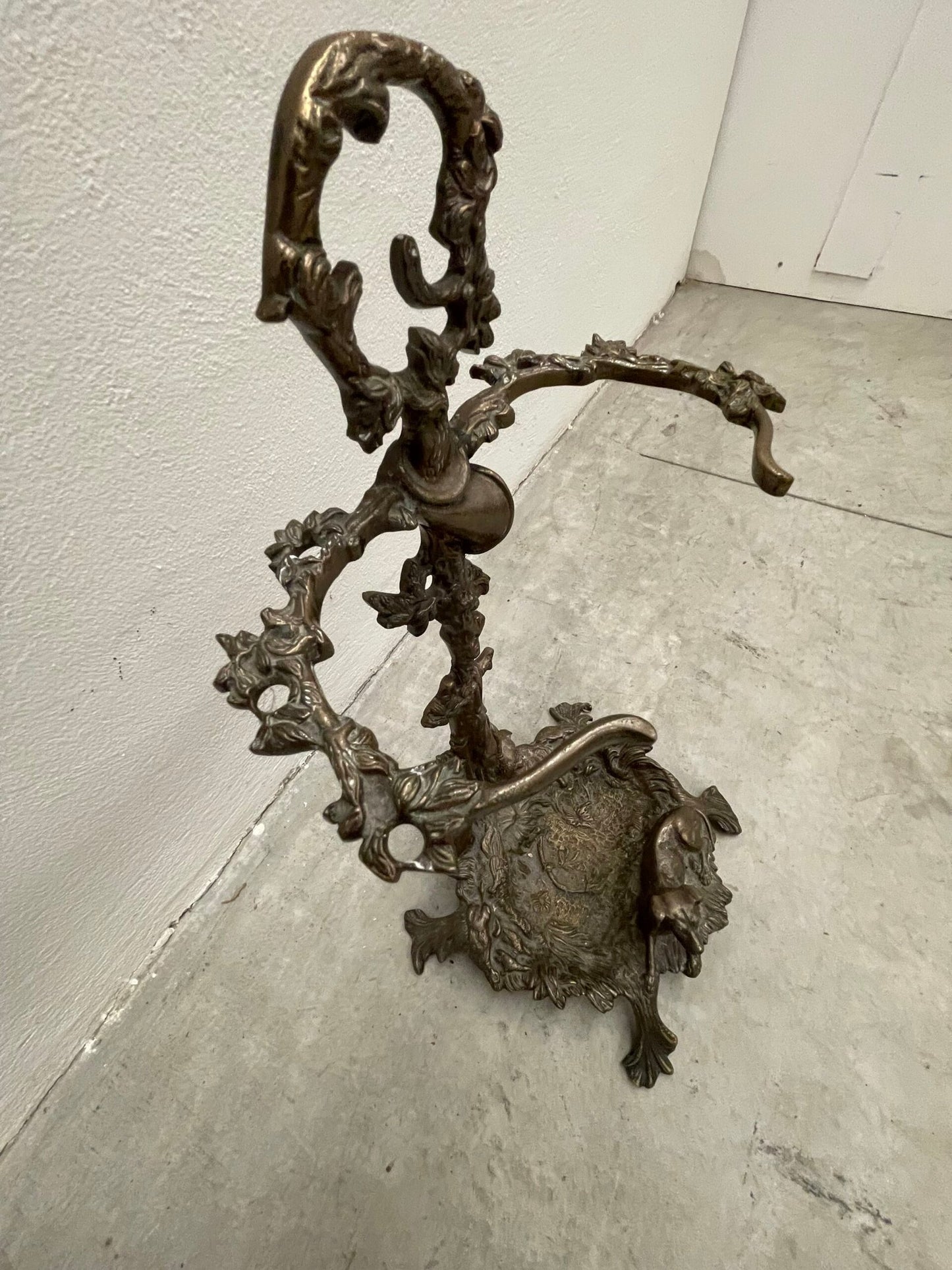 Portaombrelli da ingresso in stile rustico con decorazione animale