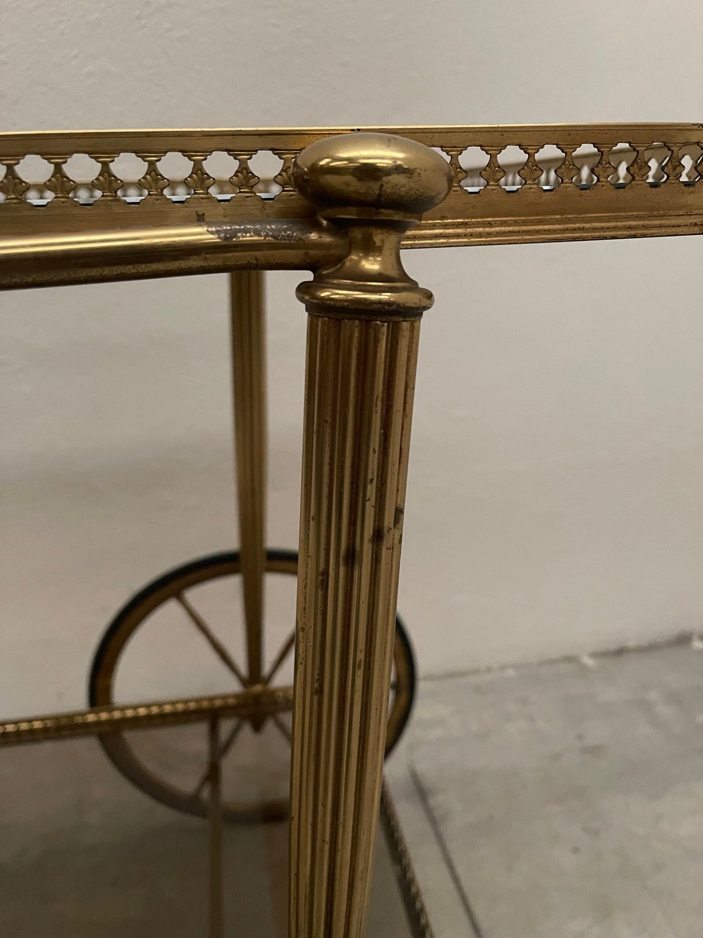 Carrello da tè vintage in ottone con ruote grandi - stile francese