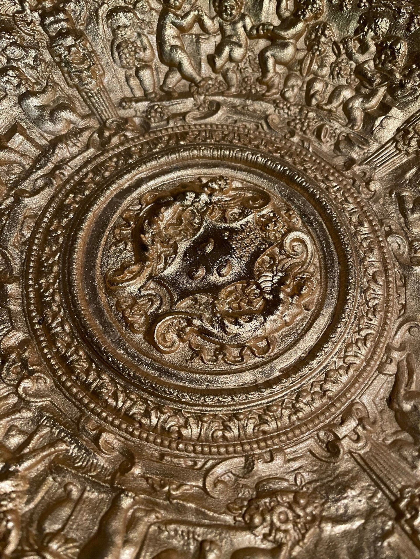 "Anfora del Trionfo" – Brocca ornamentale con piatto in stile Barocco