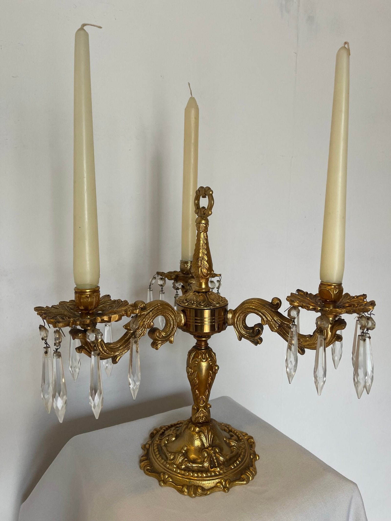 Elegante Candelabro Antico in Ottone e Crystal