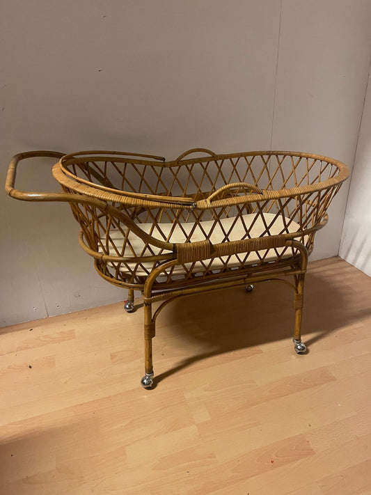 Carrozzina in Rattan con Ruote