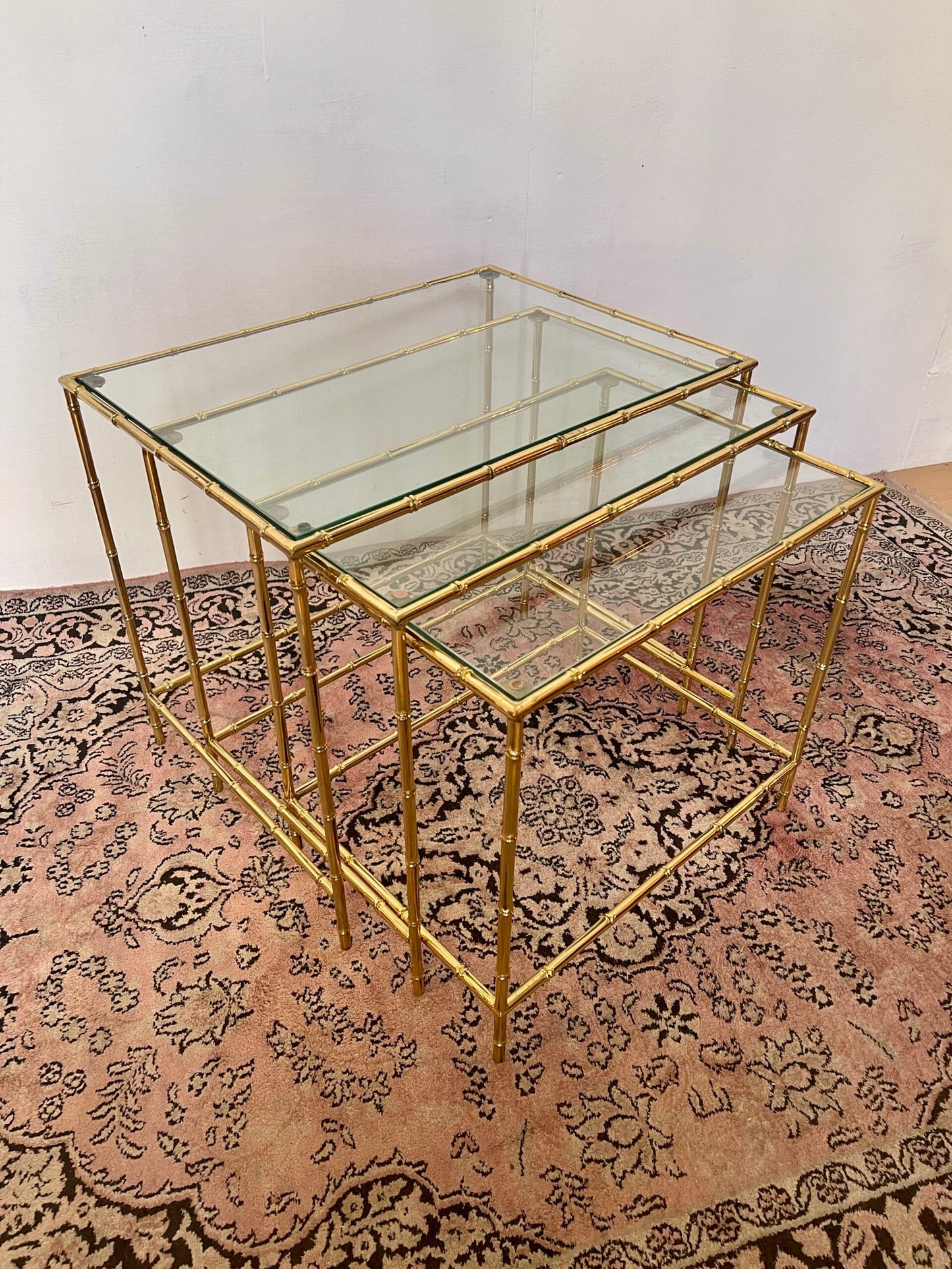 Set di tavolini vintage in ottone e vetro – stile Hollywood Regency