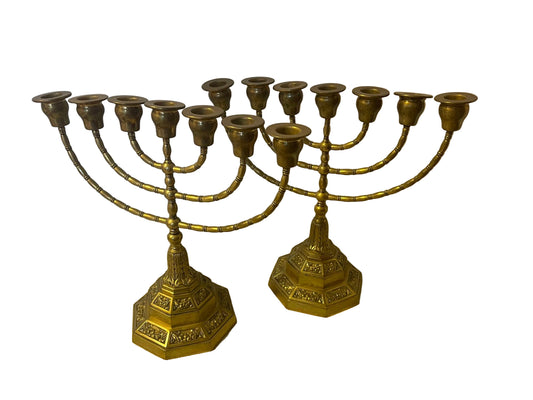 Coppia di candelabri a sette braccia in ottone