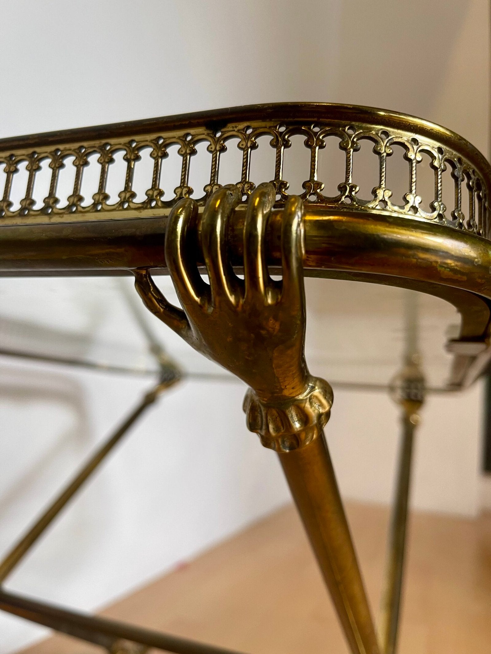 Tavolino Empire con Gambe a Zampa di Leone