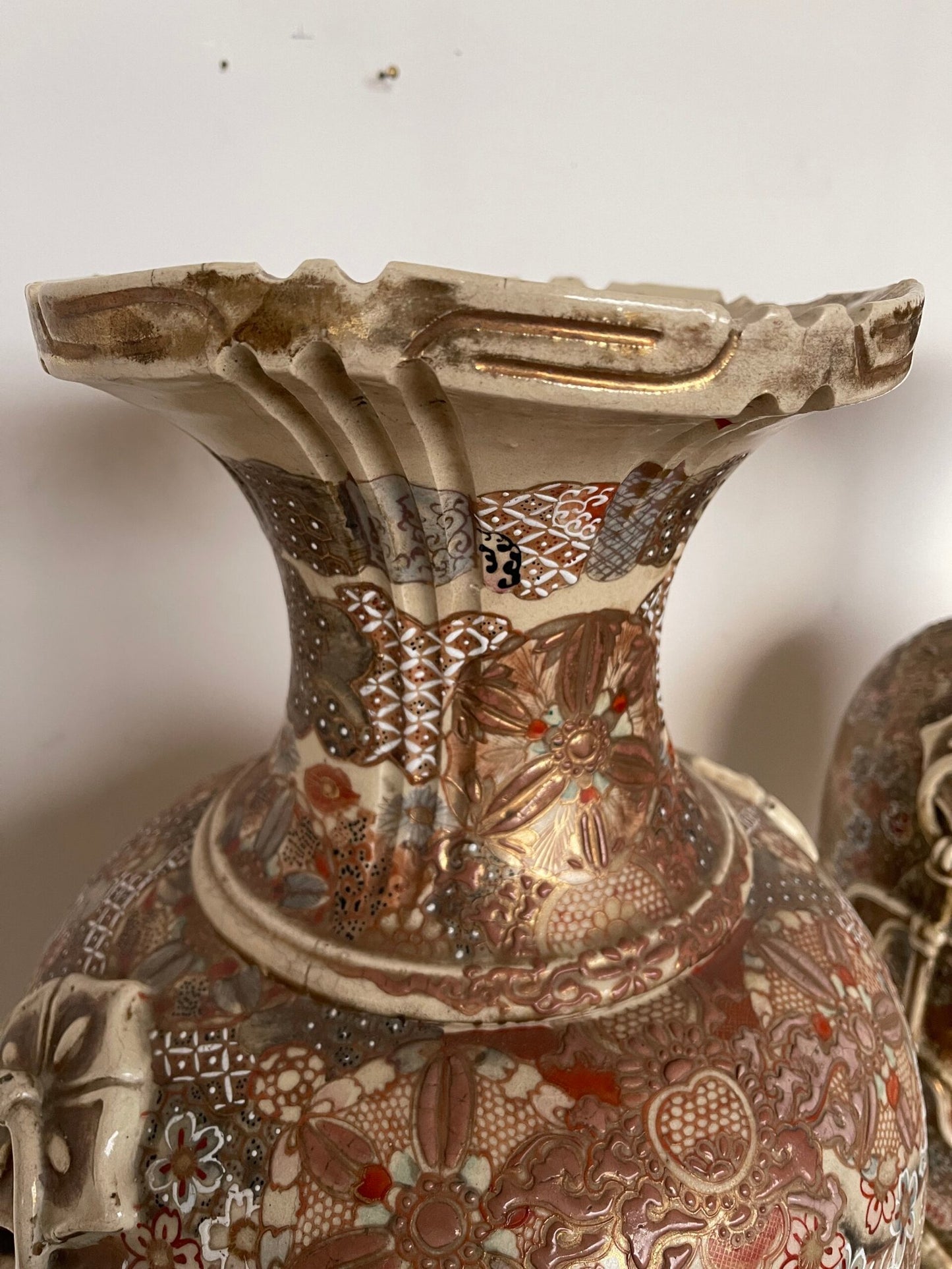 Coppia di Grandi Vasi Satsuma Giapponesi – Decoro Guerrieri Samurai – Antichi