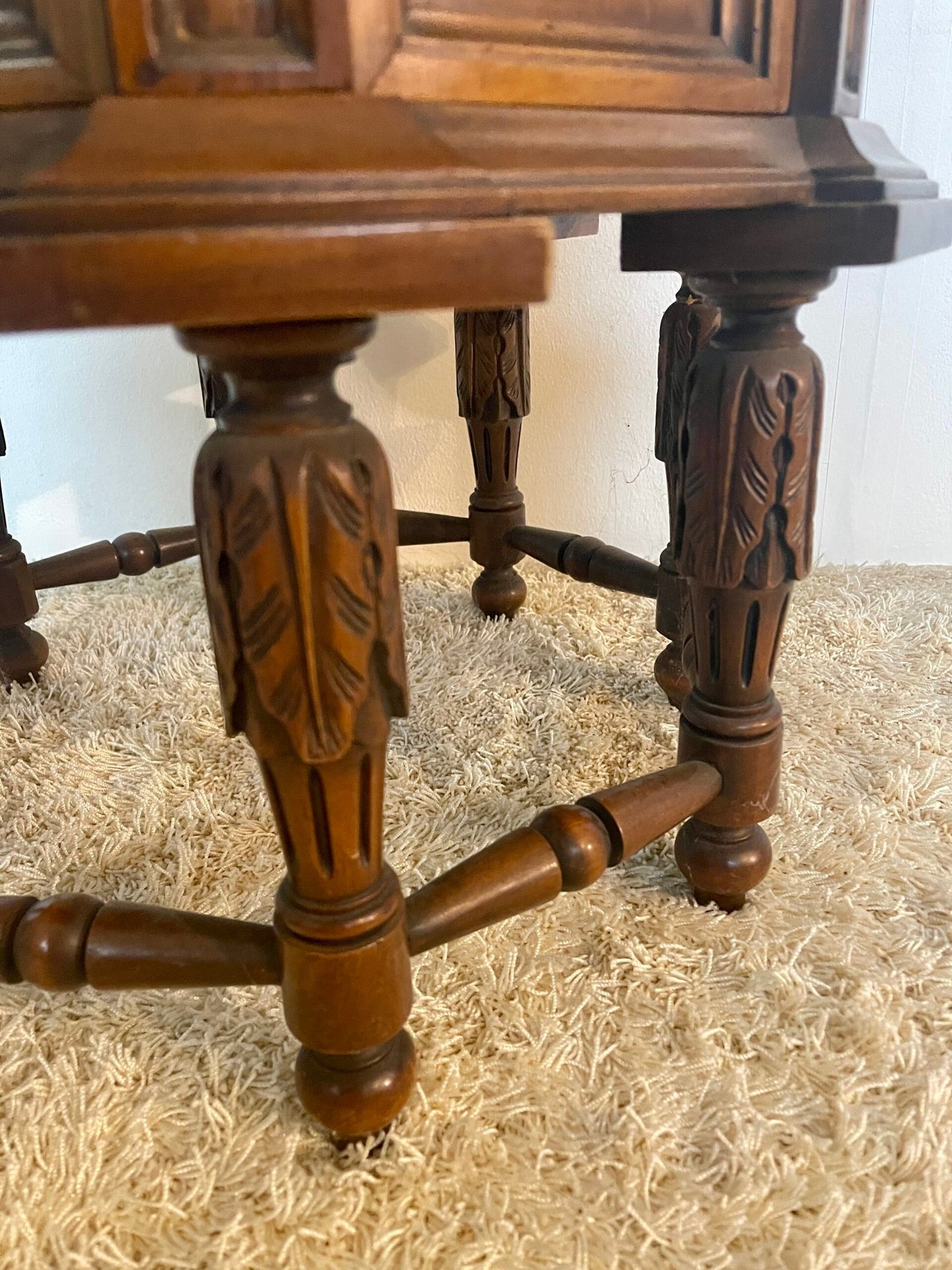 Tavolino Esagonale Vintage in Legno Massello con Antina Apribile