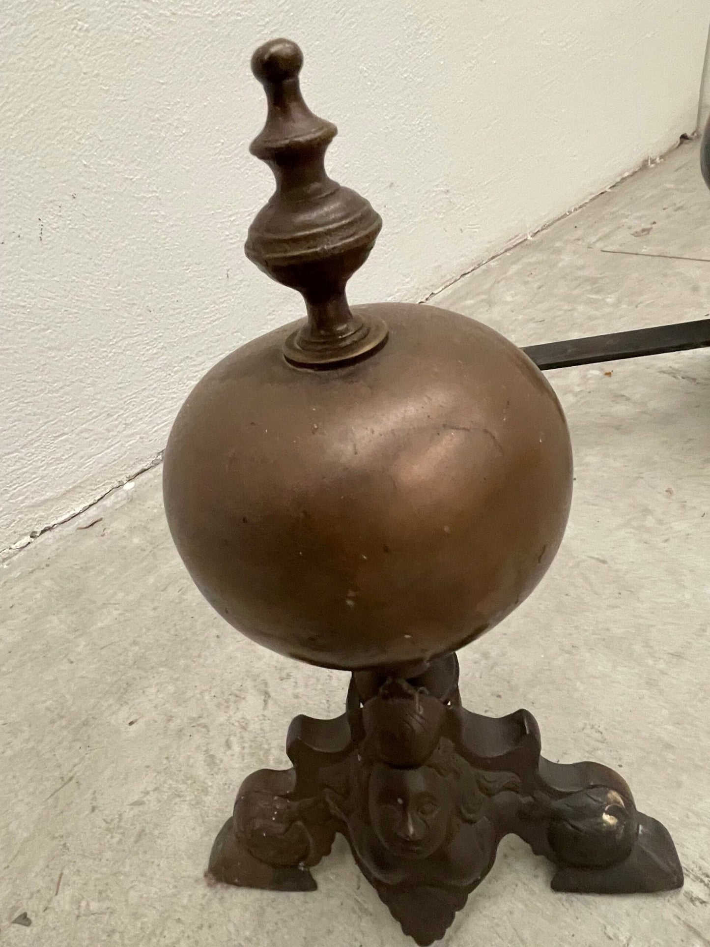 Coppia di alari in ottone e ferro battuto - XIX secolo