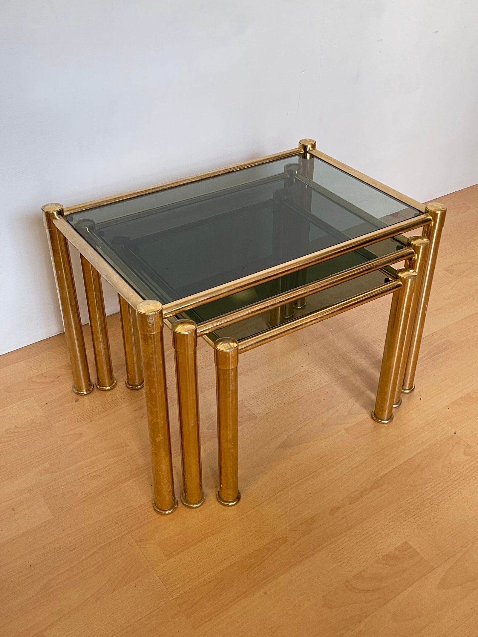 Set di 3 Tavolini da Salotto in Vetro e Ottone, Italia, anni '90