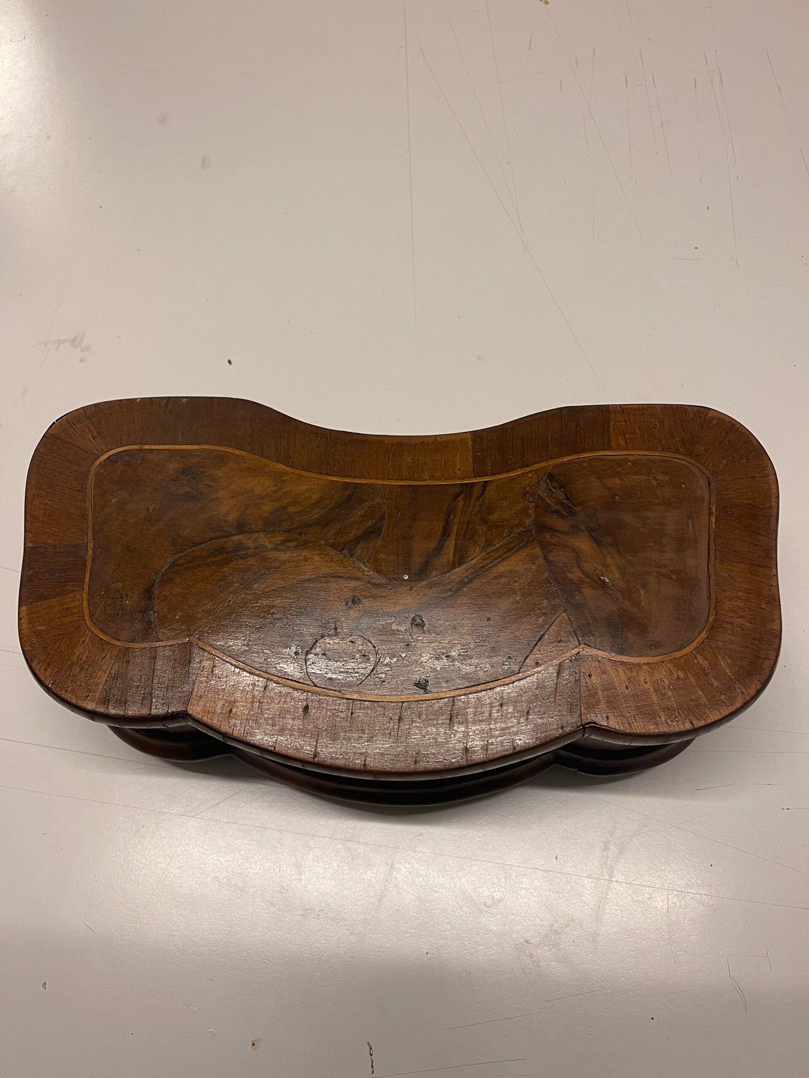 Scatola intarsiata in legno pregiato – stile classico