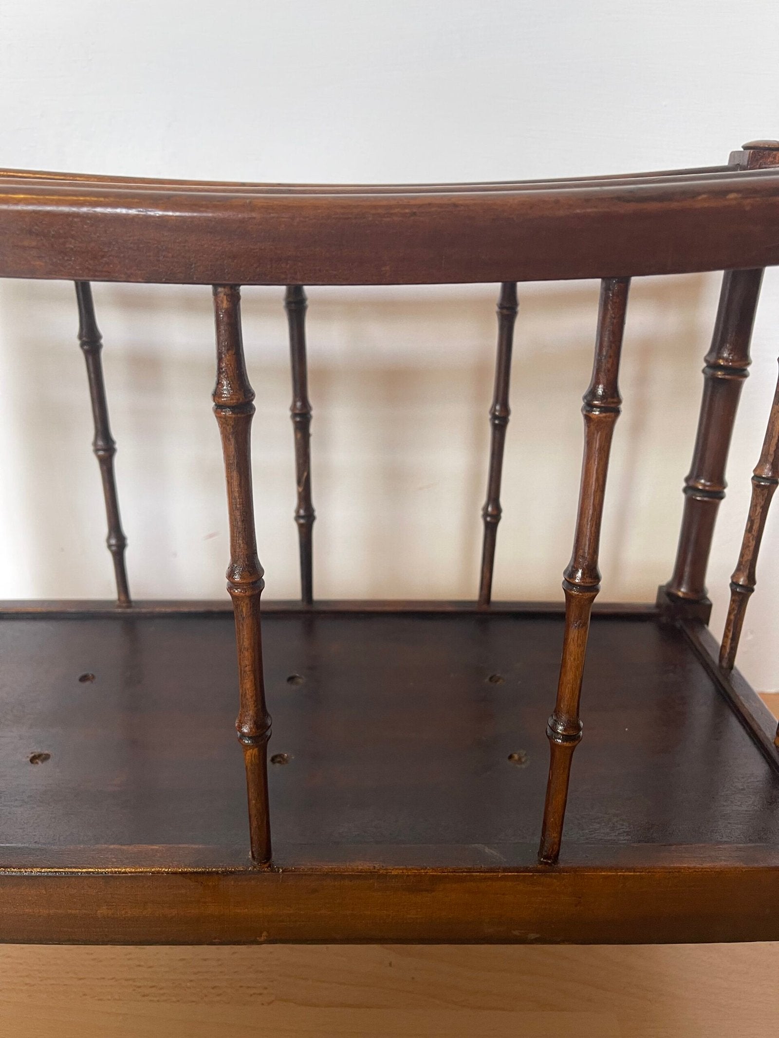 portariviste in legno rustico