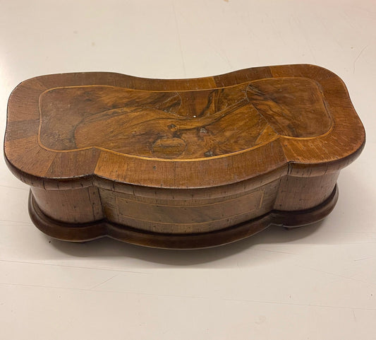Scatola intarsiata in legno pregiato – stile classico