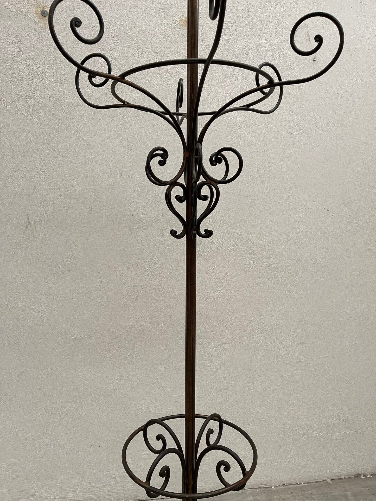 Appendiabiti da Terra in Ferro Battuto – Stile Liberty