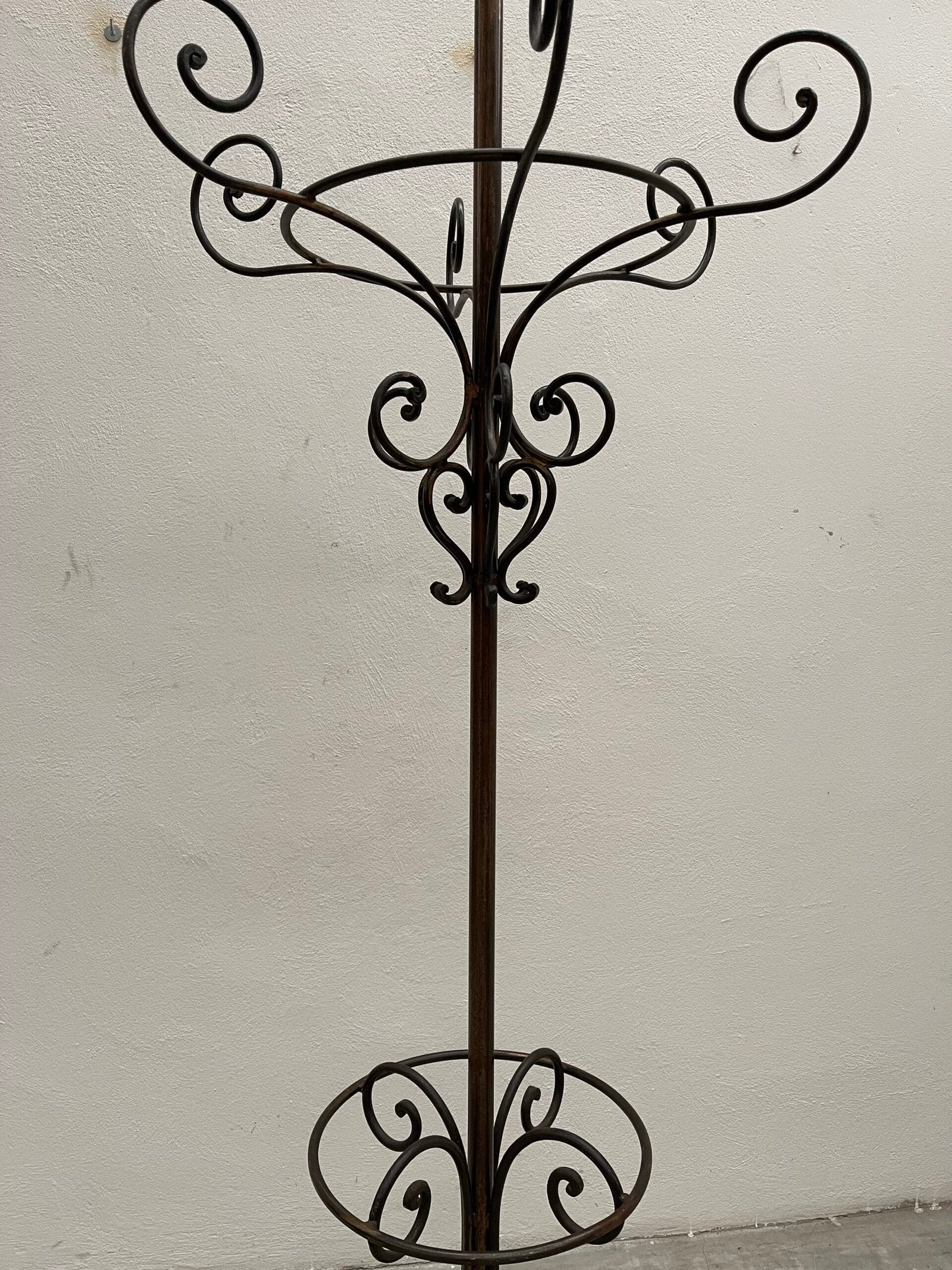 Appendiabiti da Terra in Ferro Battuto – Stile Liberty