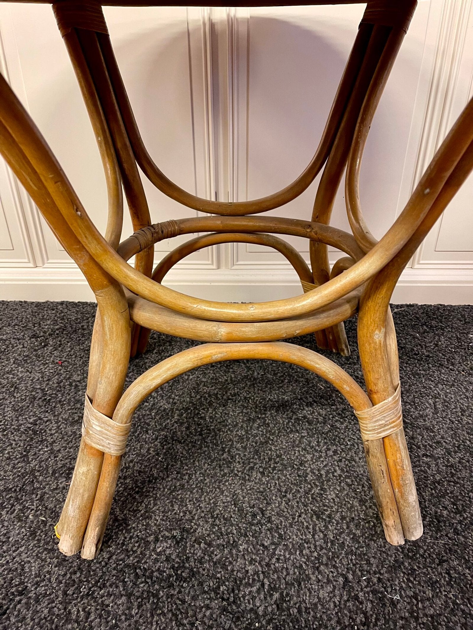 Tavolino in rattan intrecciato vintage