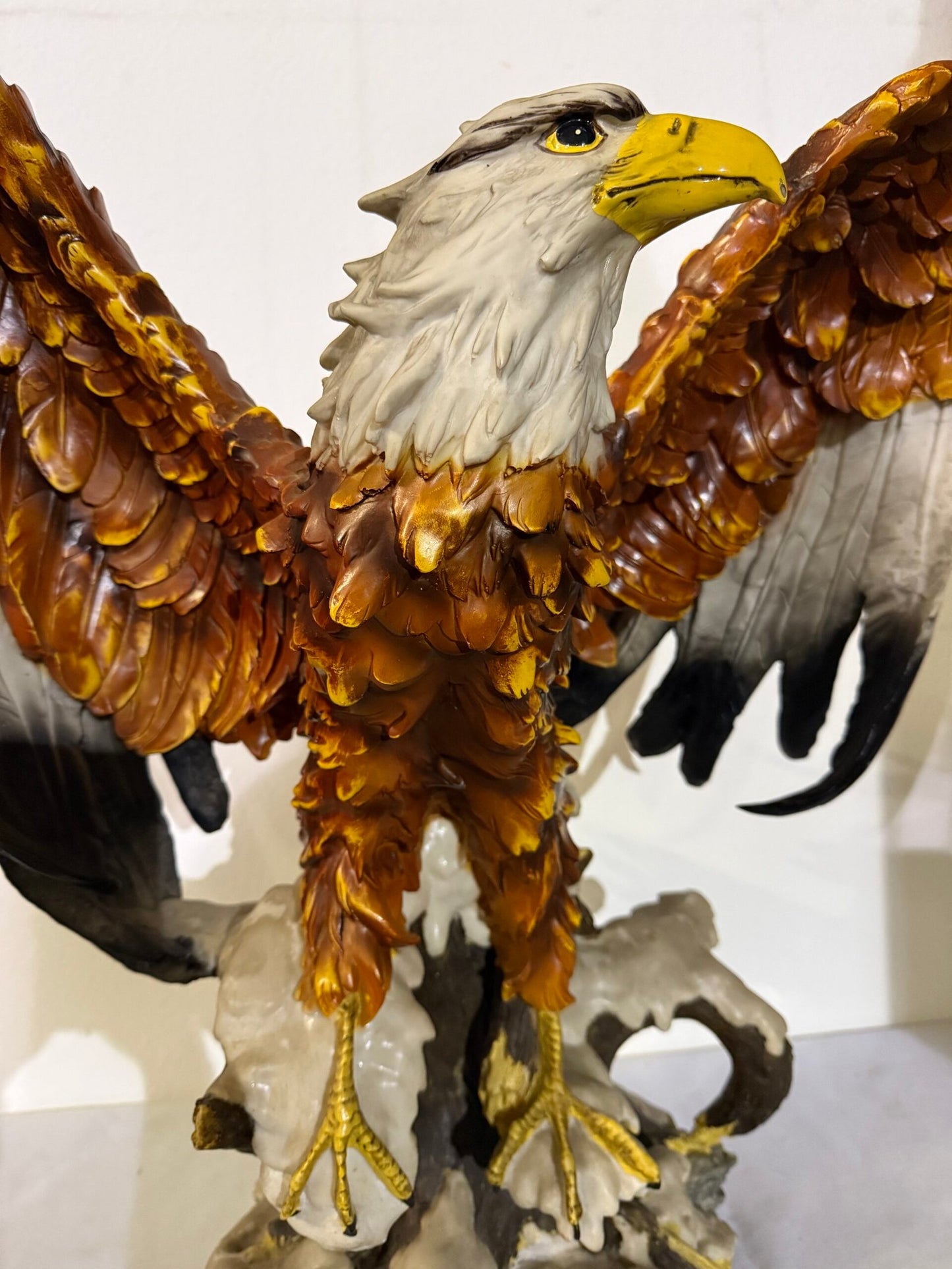 Statua di Aquila Calva in Resina Polichroma
