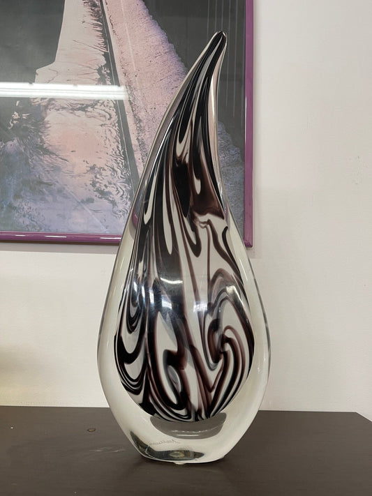 Scultura in vetro a goccia con motivi ondulati
