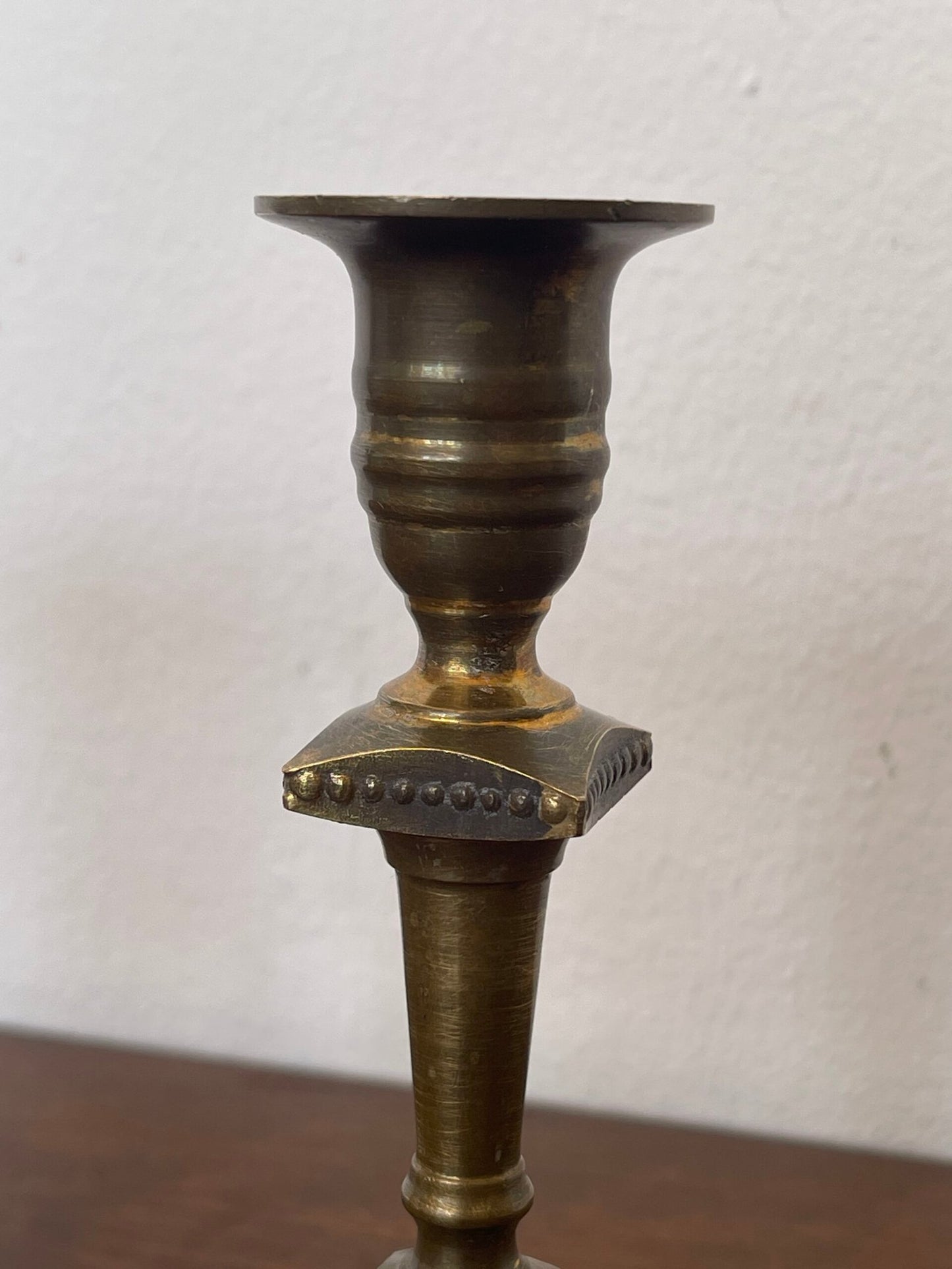 Coppia di candelabri in ottone vintage anni '50