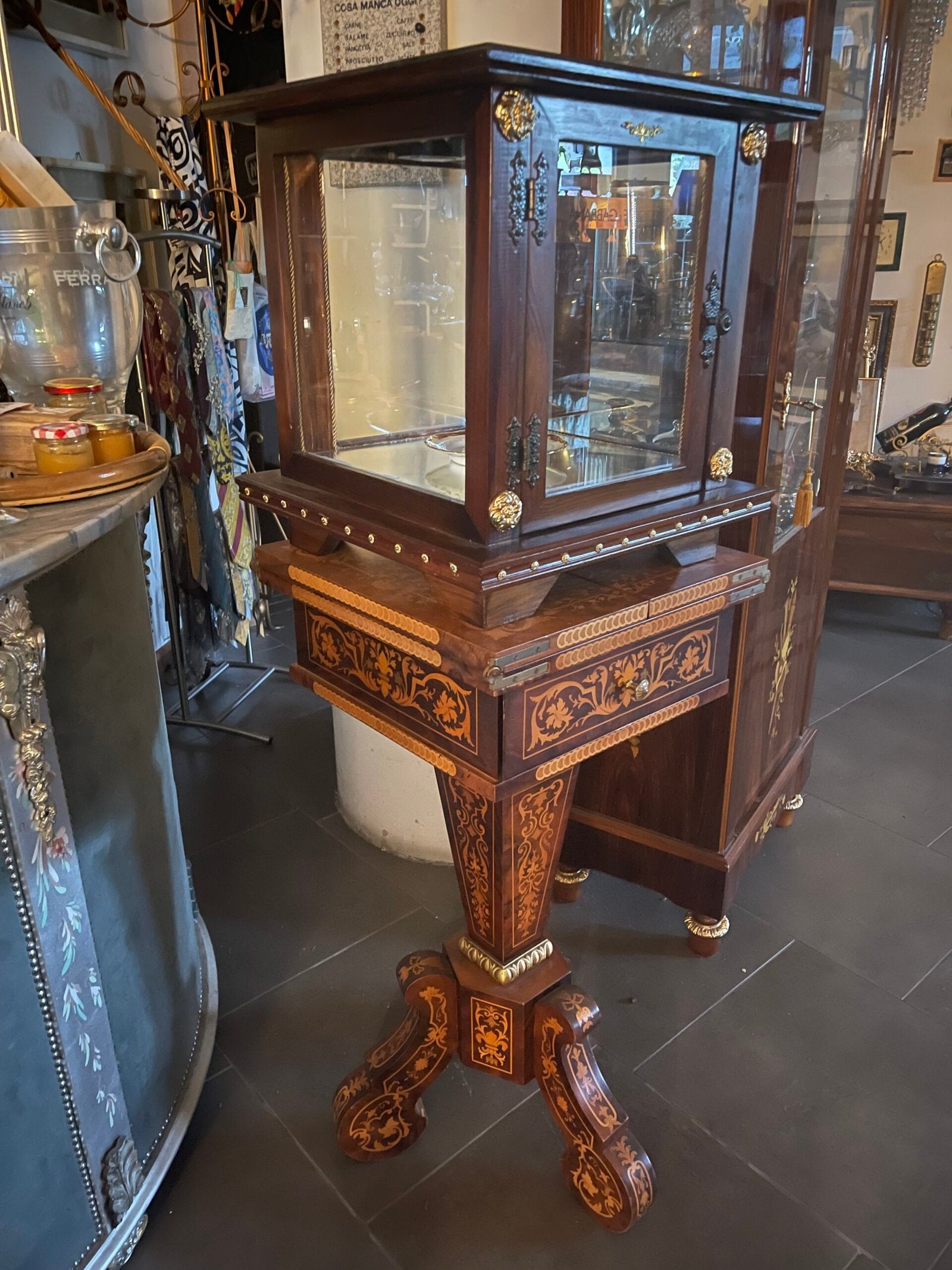 Vetrina da esposizione in stile Impero