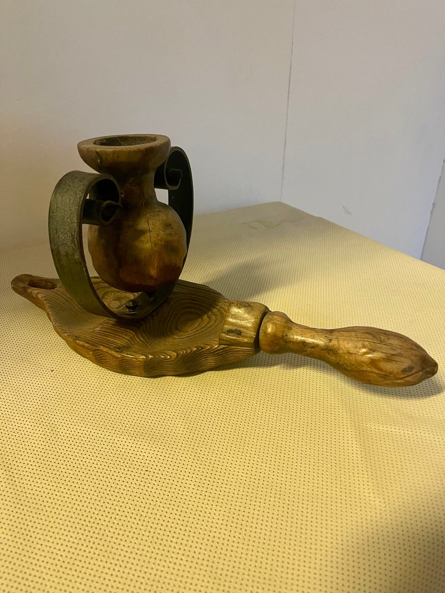 Portacandela rustico in legno e ferro battuto