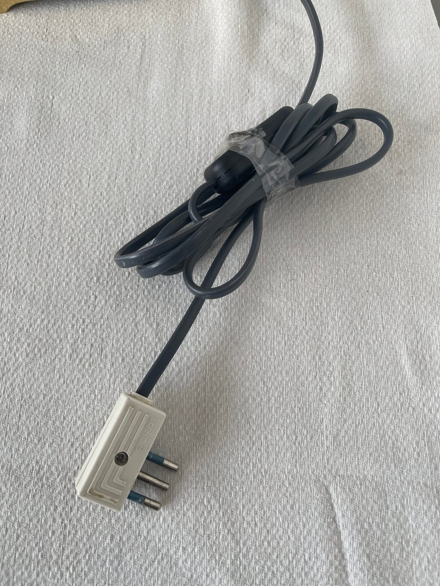 ampada da tavolo vintage con Paralume in tessuto e Base in Otto Lucido