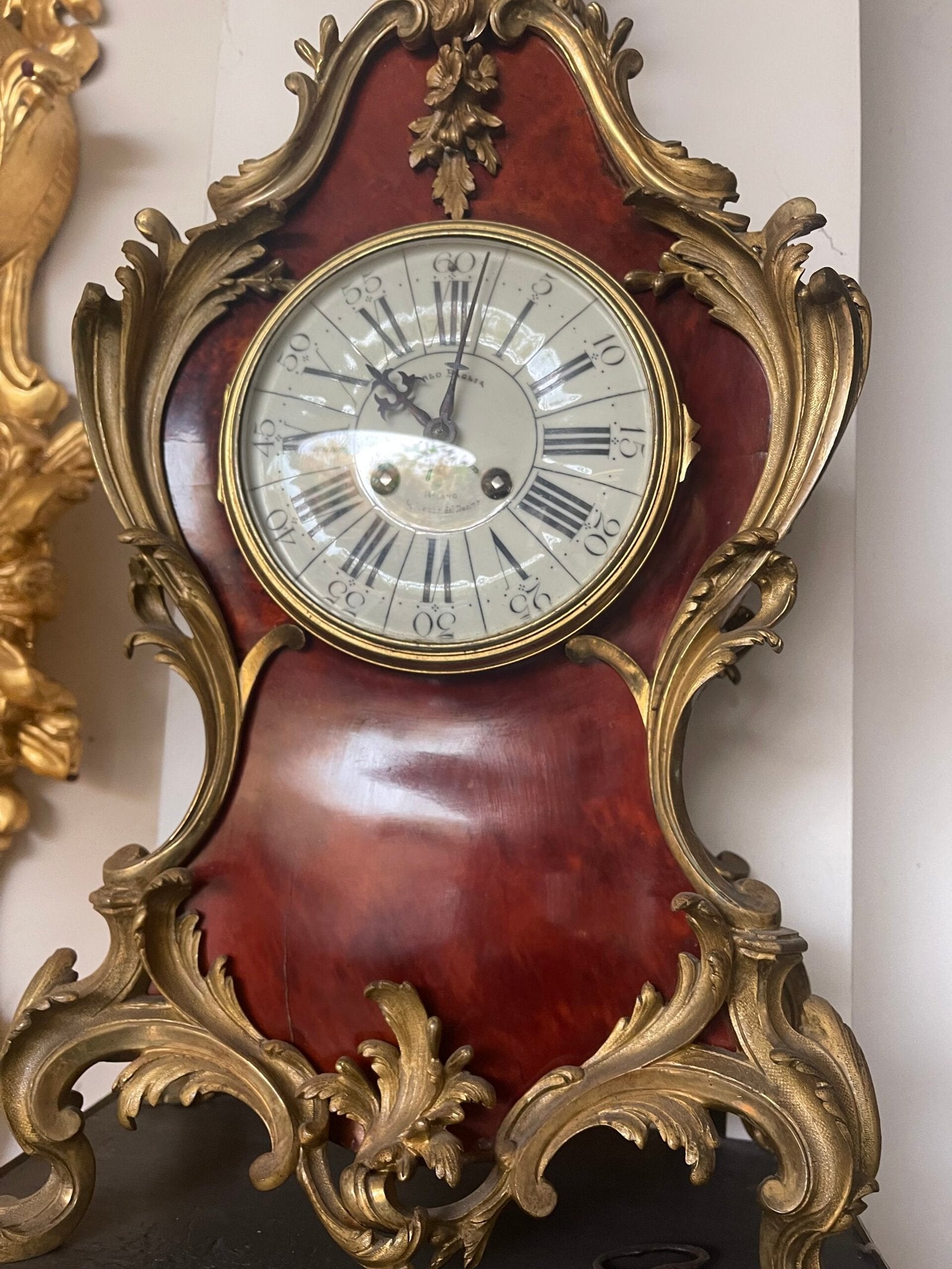 Sontuoso orologio Cartel da Parete in stile Luigi XV "Vernis Martin"