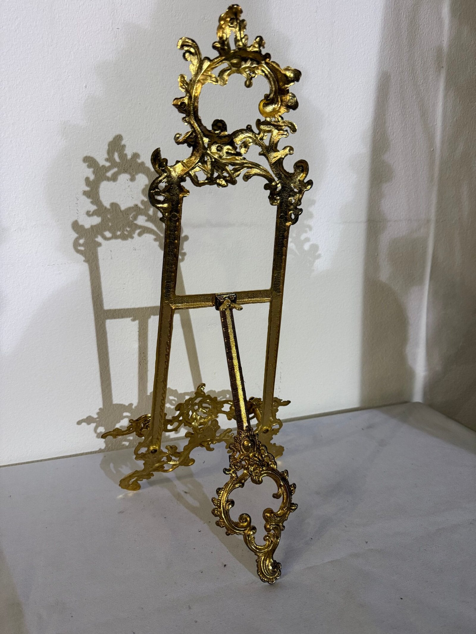 Cornice in bronzo dorato