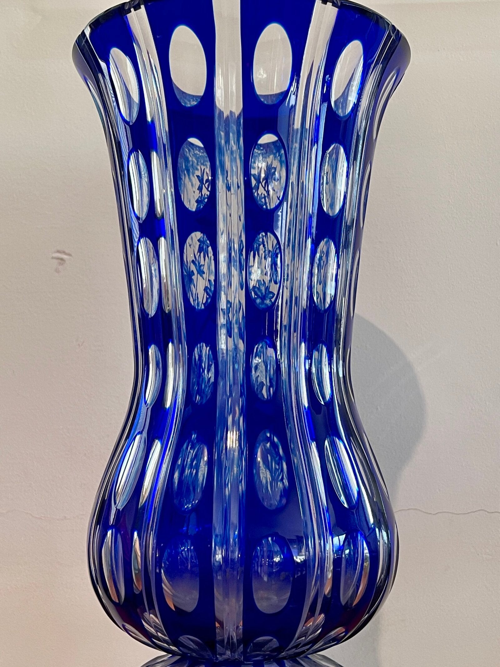 Vaso in Cristallo Blu Art Deco Inciso con Motivi Floreali