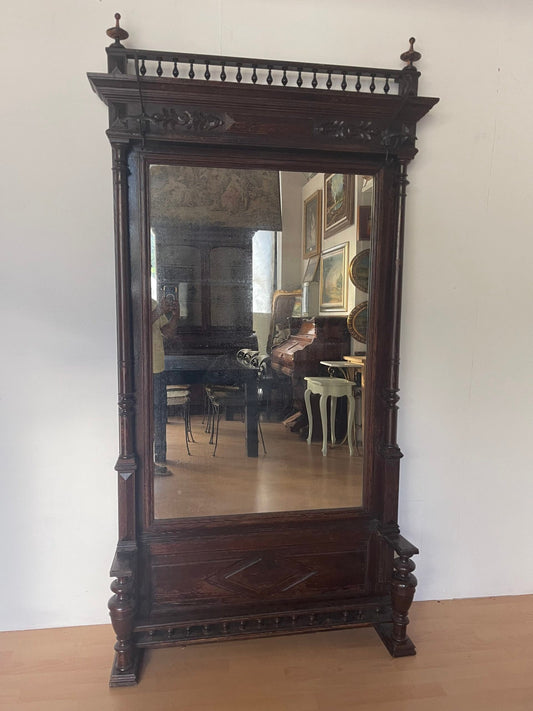 Grande Specchiera Antica in Legno Intagliato con Dettagli Architettonici