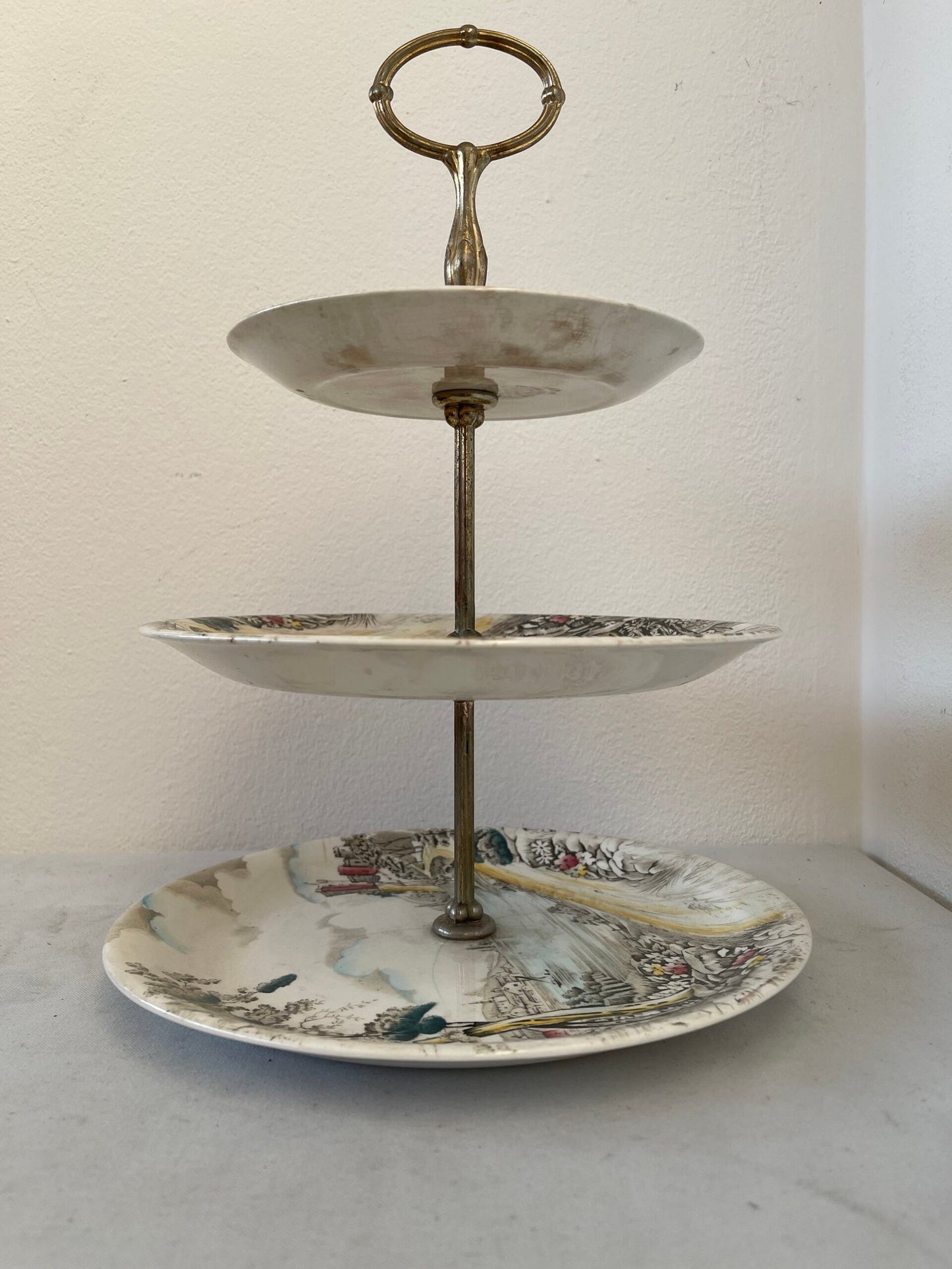 Alzata a Tre Piani in Ceramica Dipinta a Mano – Vintage