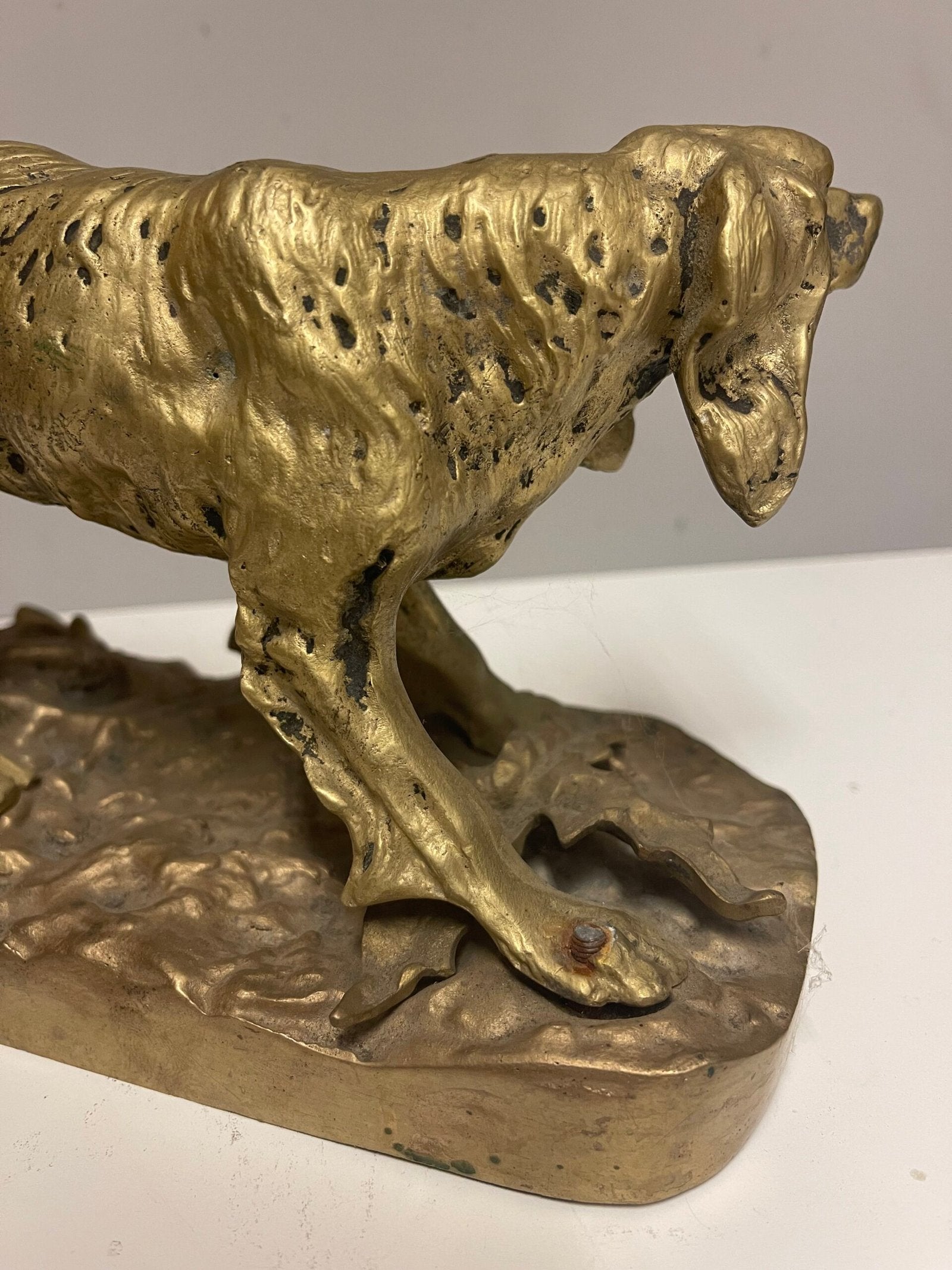Scultura "Cane da Caccia in Punta" in Bronzo Dorato