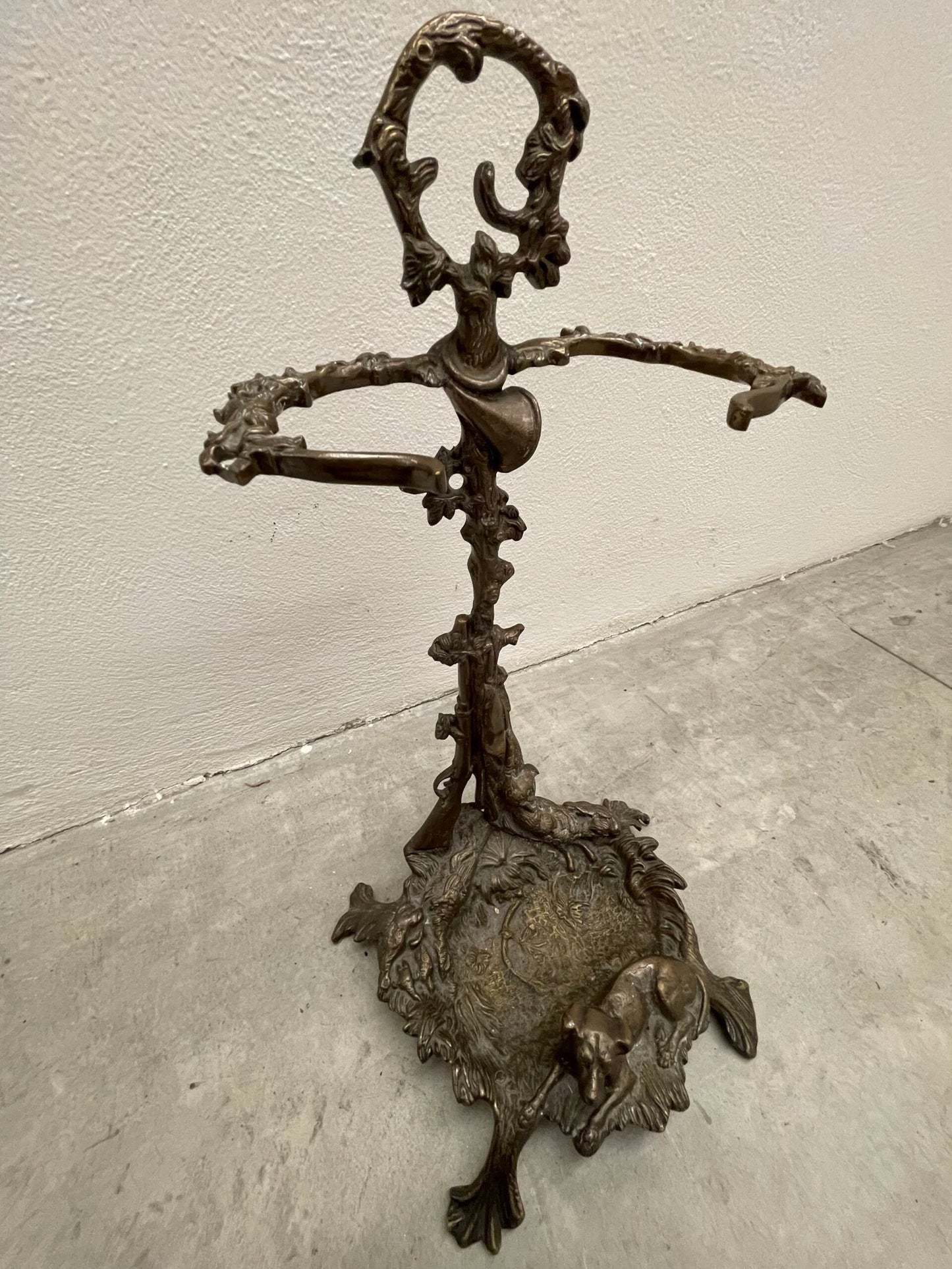 Antico portaombrelli francese del XX secolo in bronzo con figura di cane da caccia