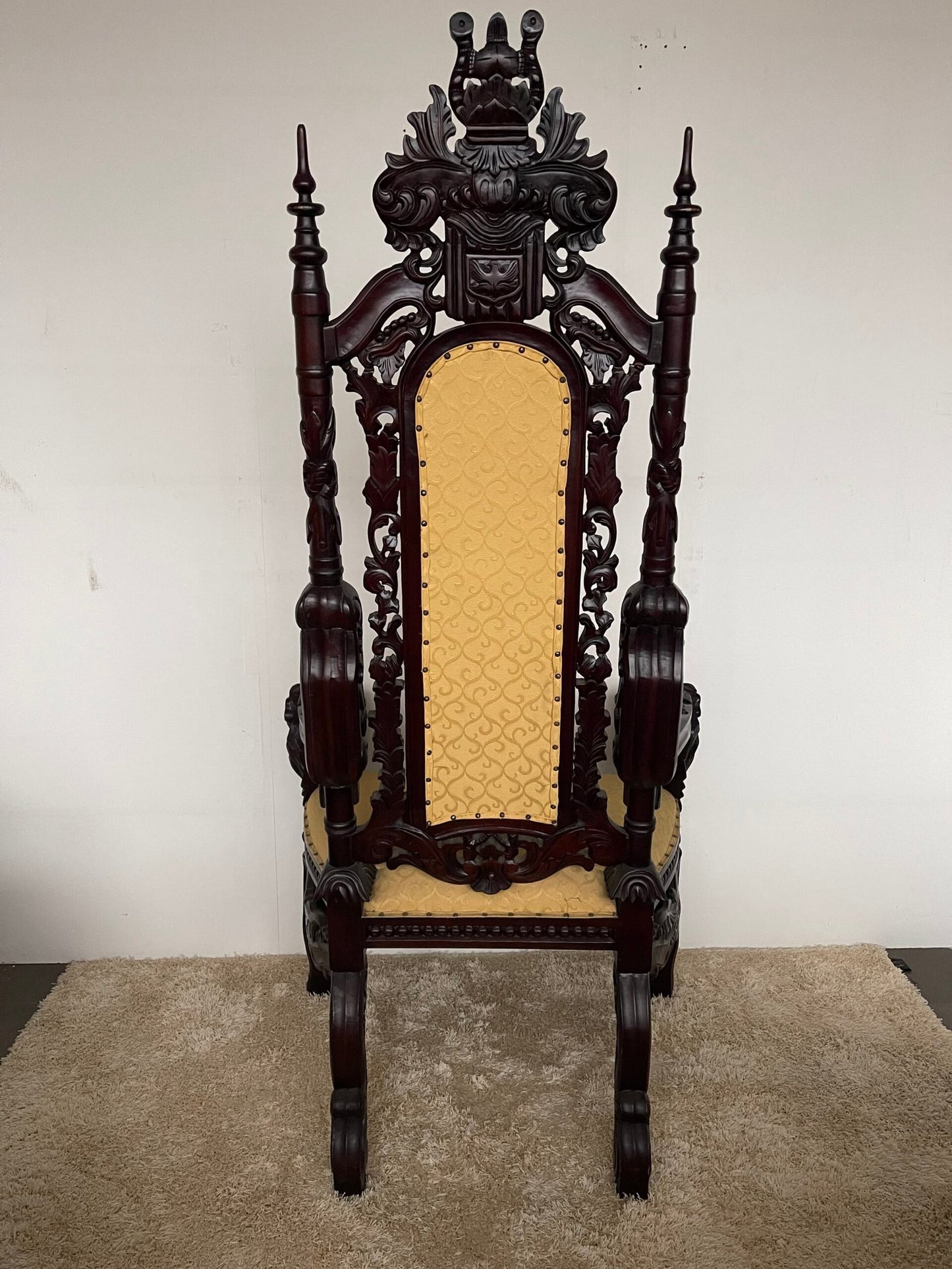 Imponente Trono “Leone Gotico”