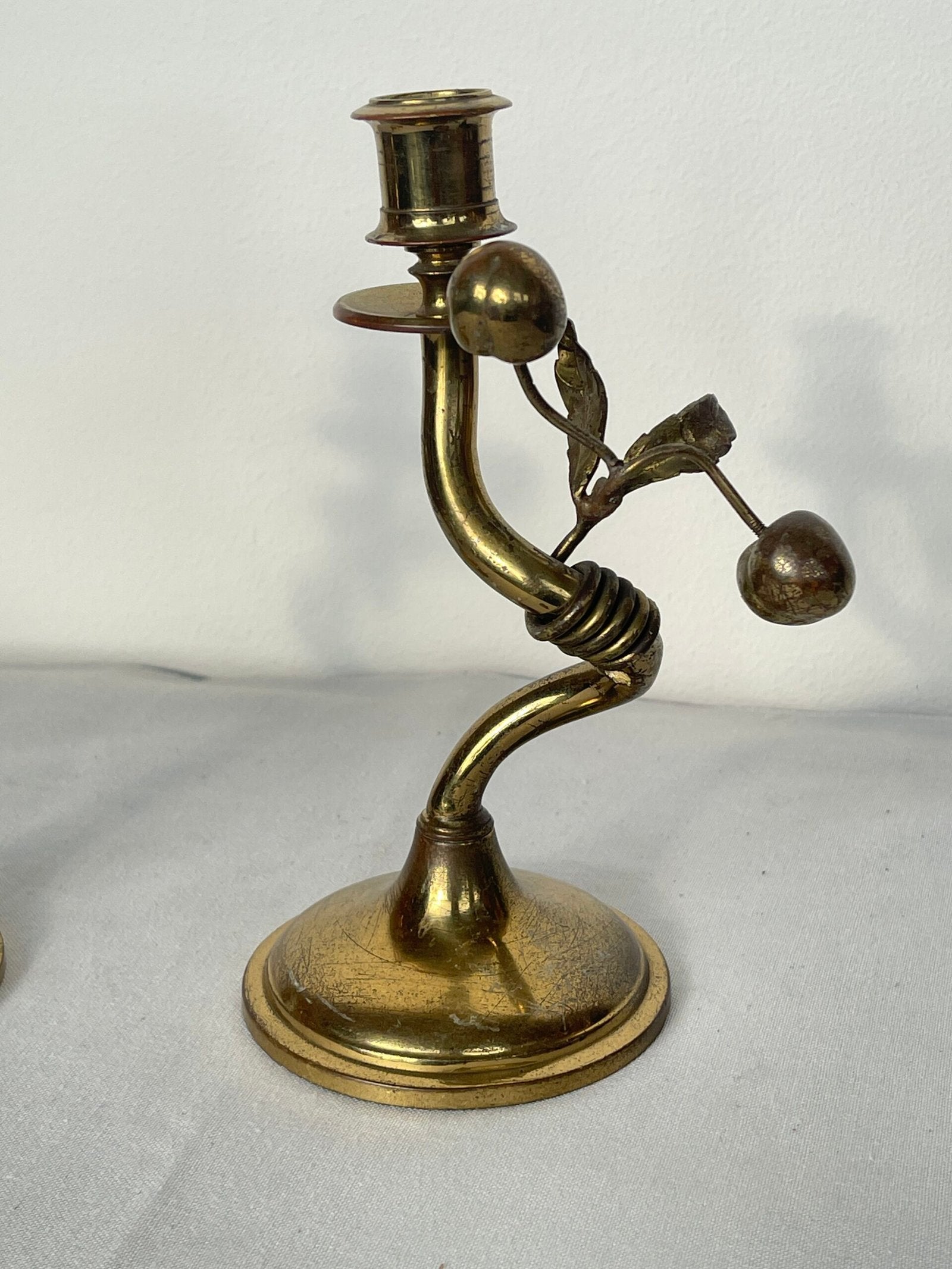 Coppia di Candelieri in Ottone con Motivo Naturale