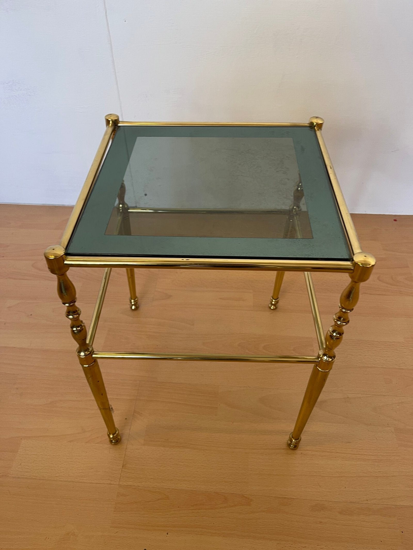 Tavolino in ottone e vetro fumé