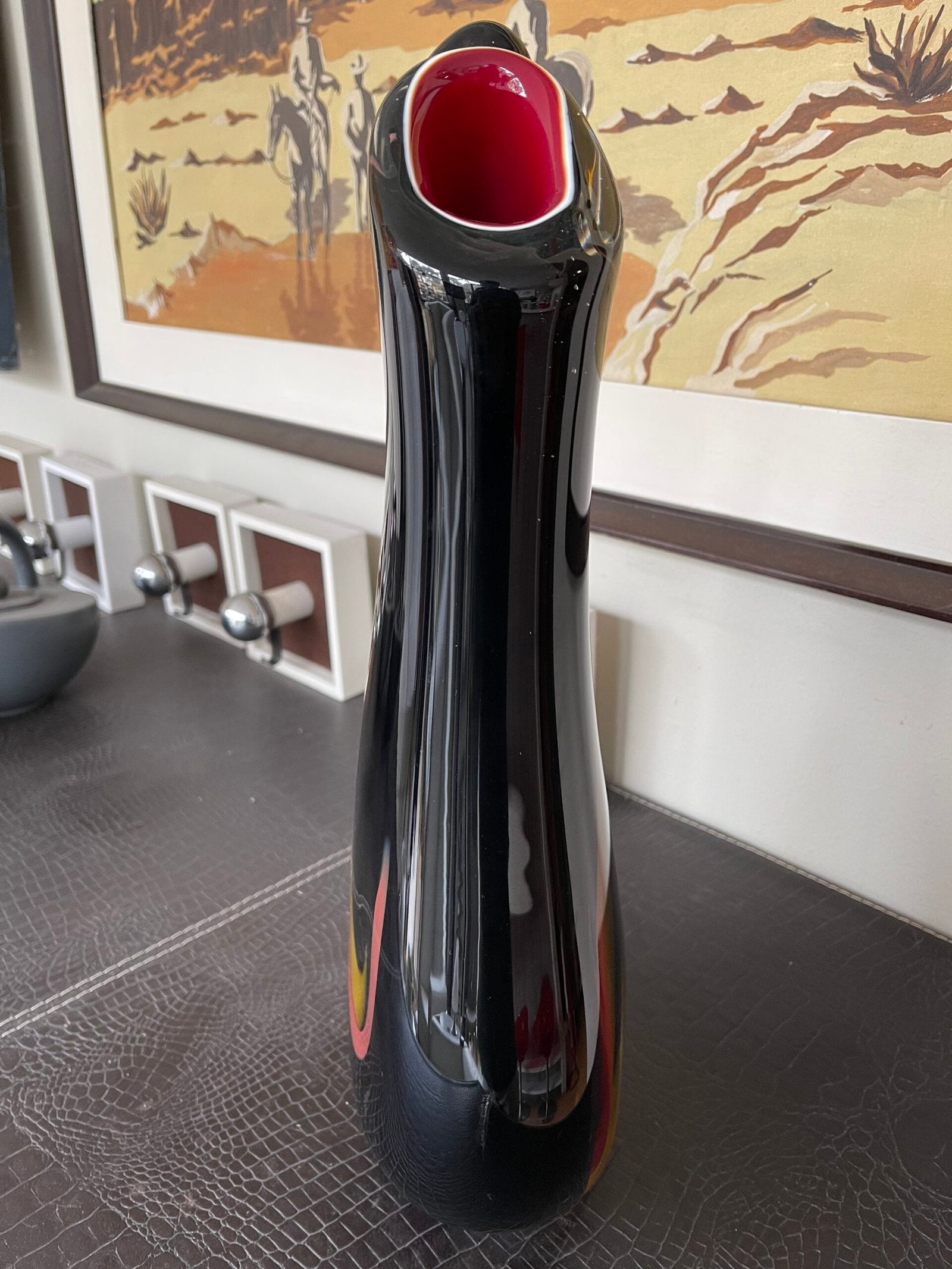 Vaso in vetro di Murano soffiato, stile moderno.