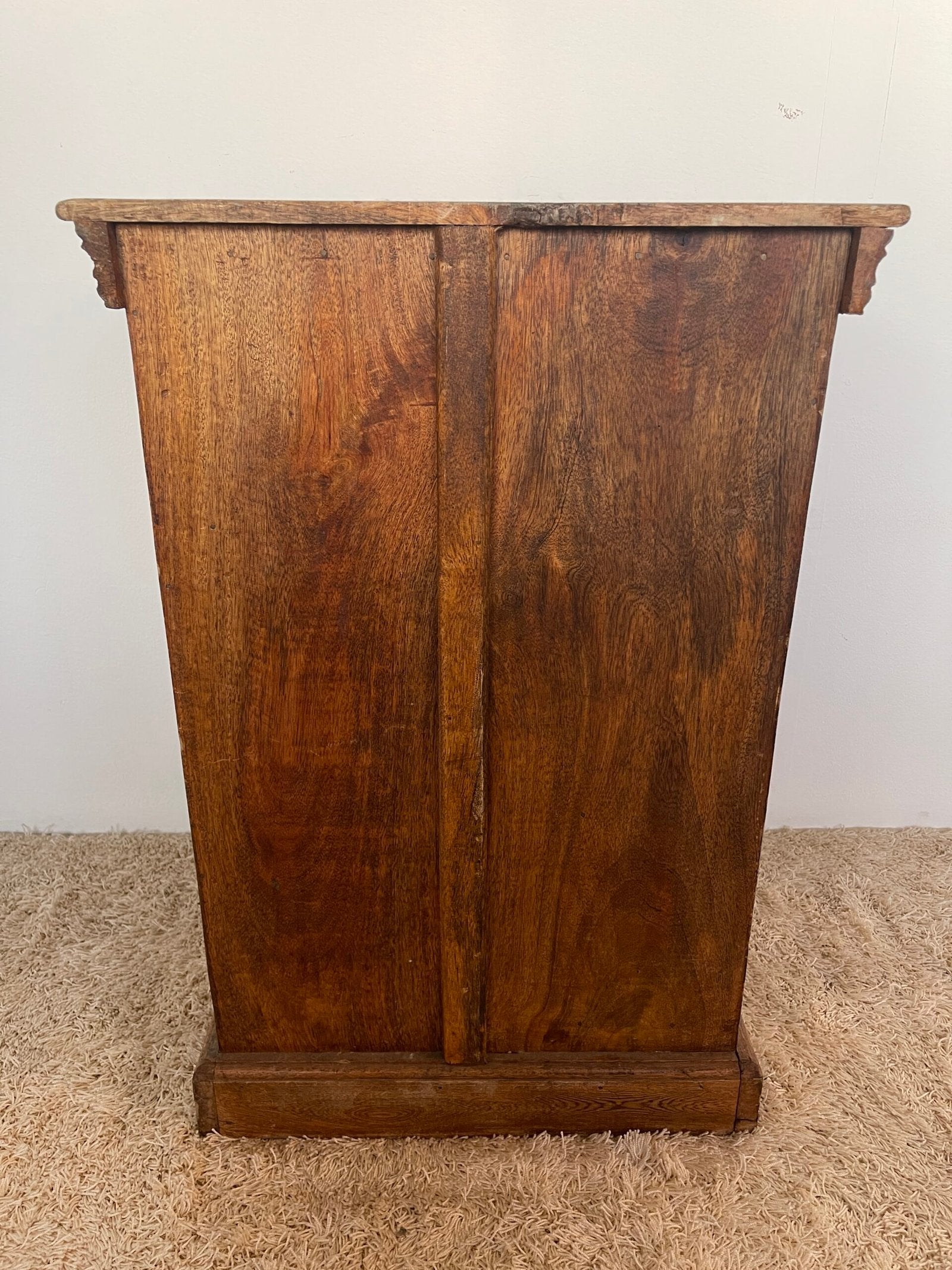 Credenzina rustica tirolese dipinta a mano