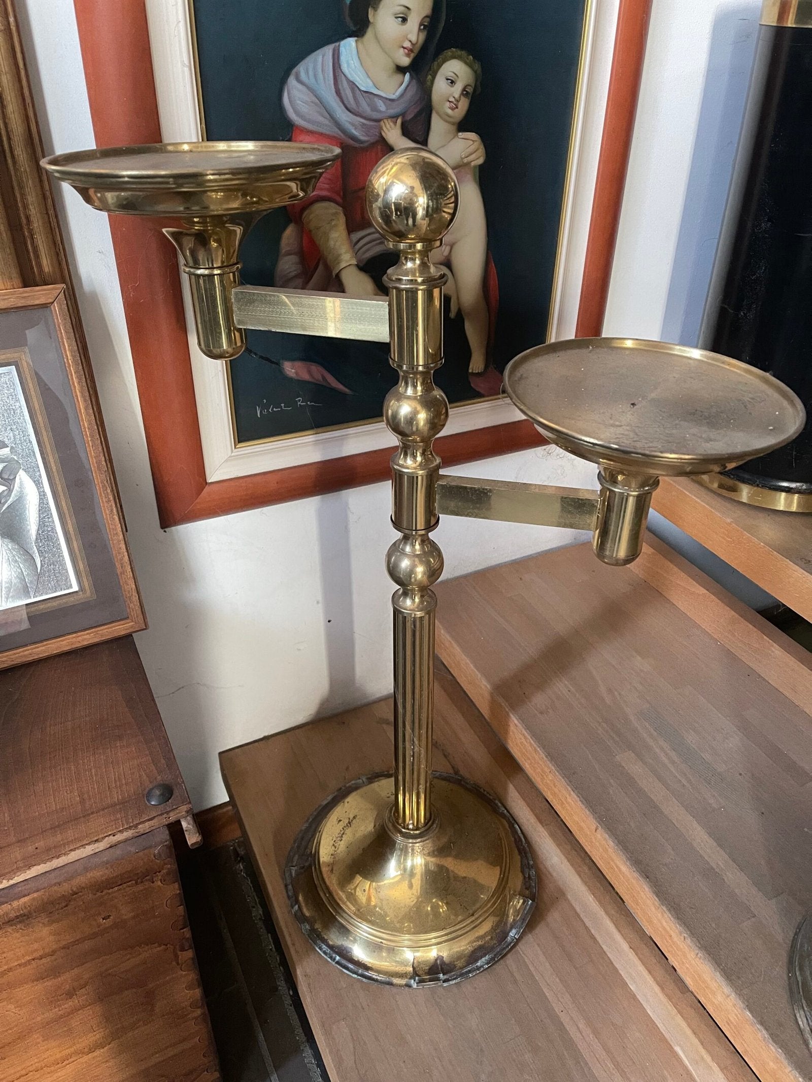 Vassoi Portatutto da terra in ottone con bilancia