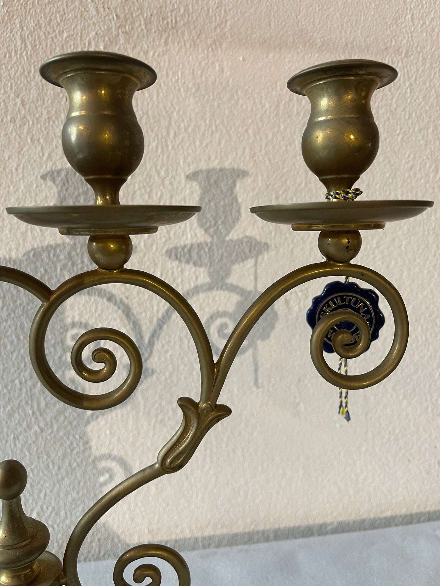 Candelabro in Ottone a Quattro Fiamme con Volute