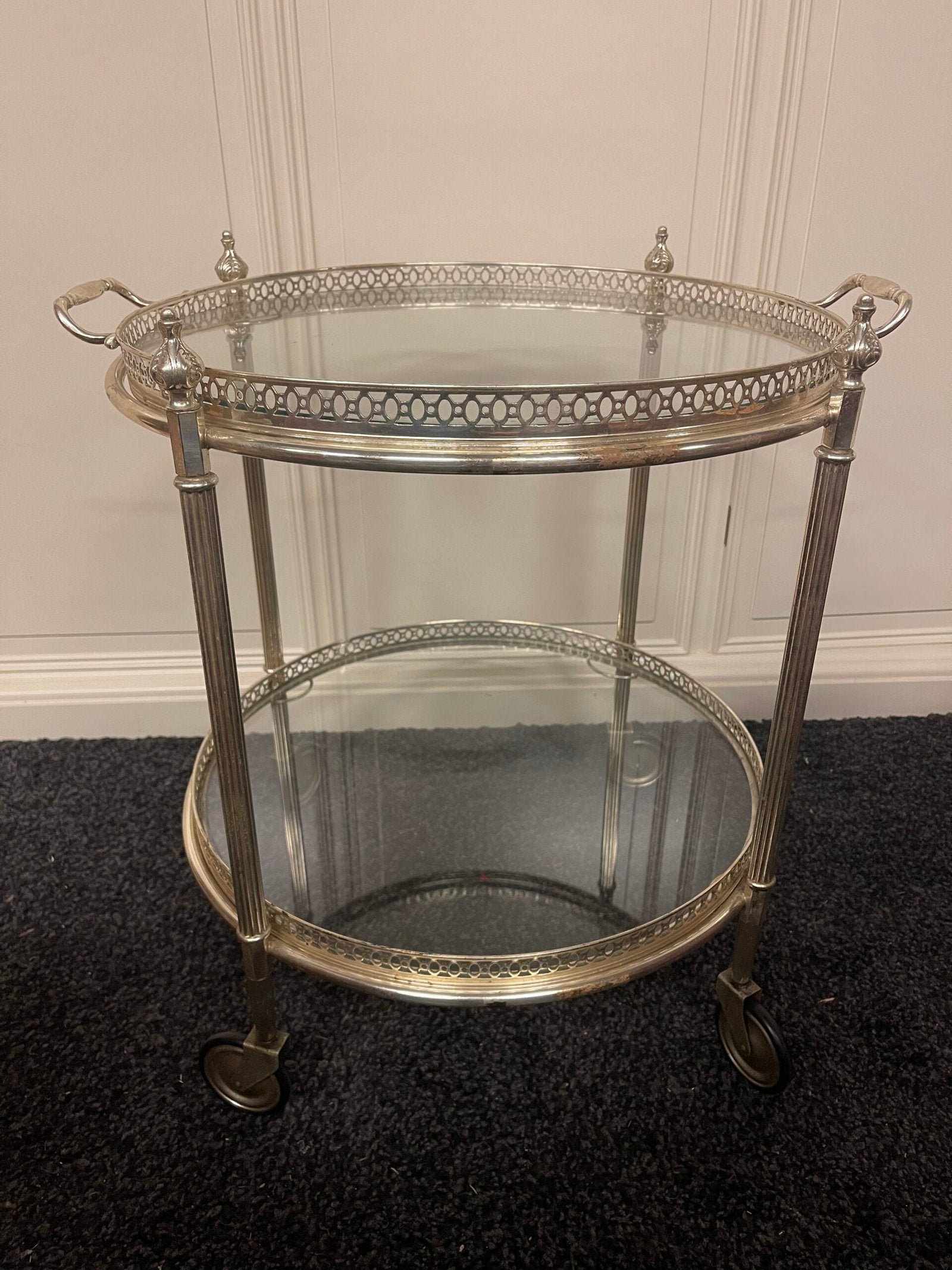 Carrello da tè/vassoio con ruote in metallo argentato e vetro