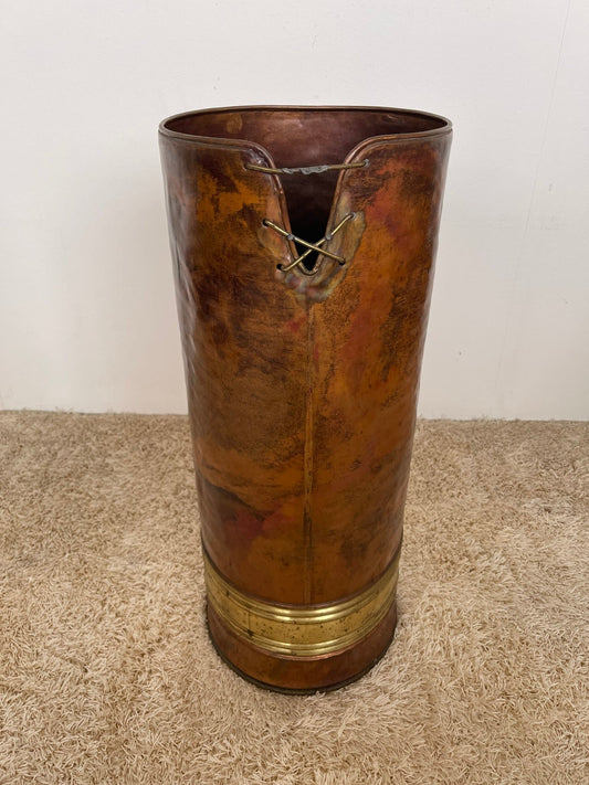 Contenitore Antico in Rame Martellato con Dettaglio in Ottone – Stile Rustico