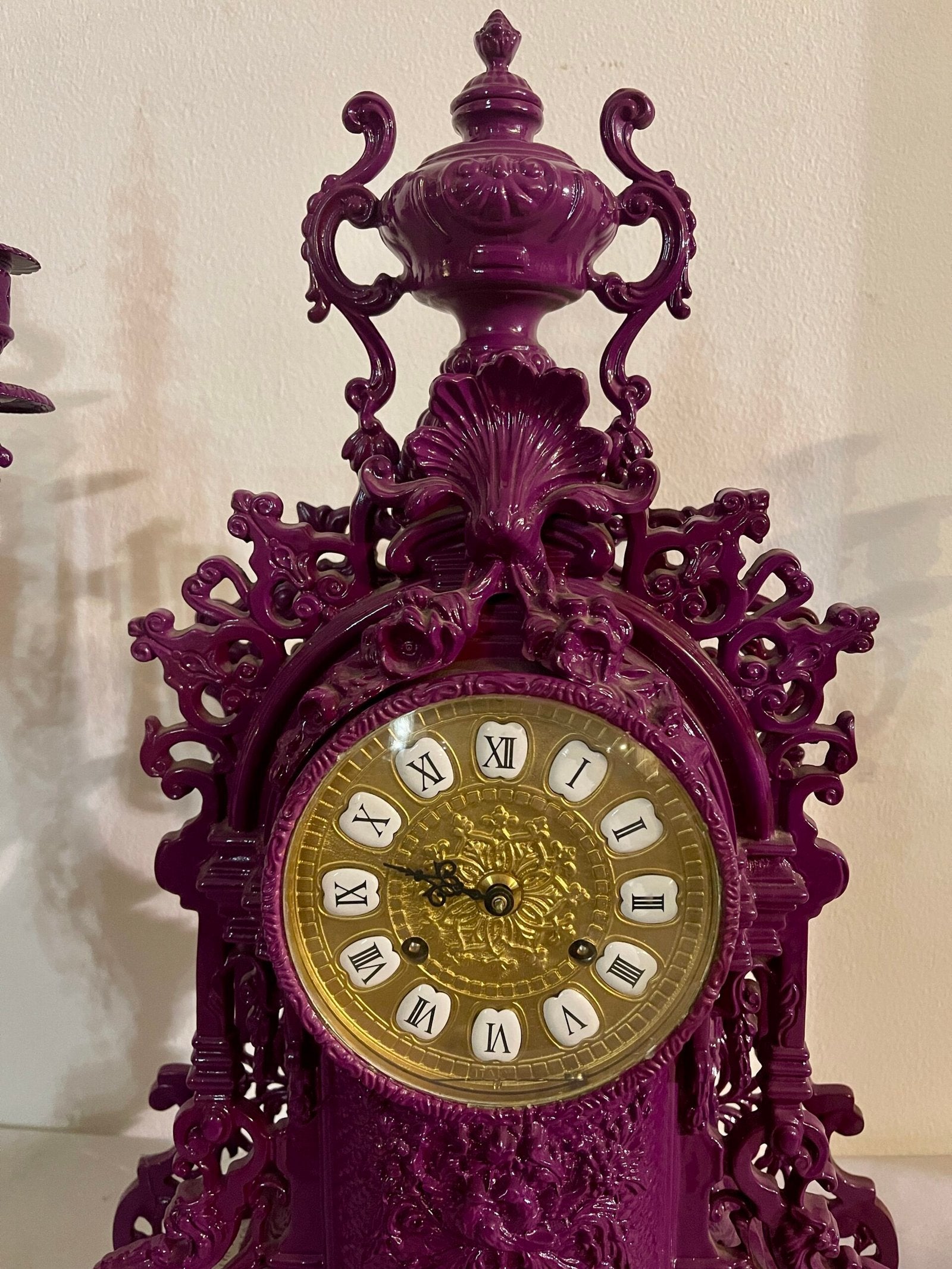 Tris Antico in stile Barocco - orologio da Caminetto con Candelabri (Viola Intenso)
